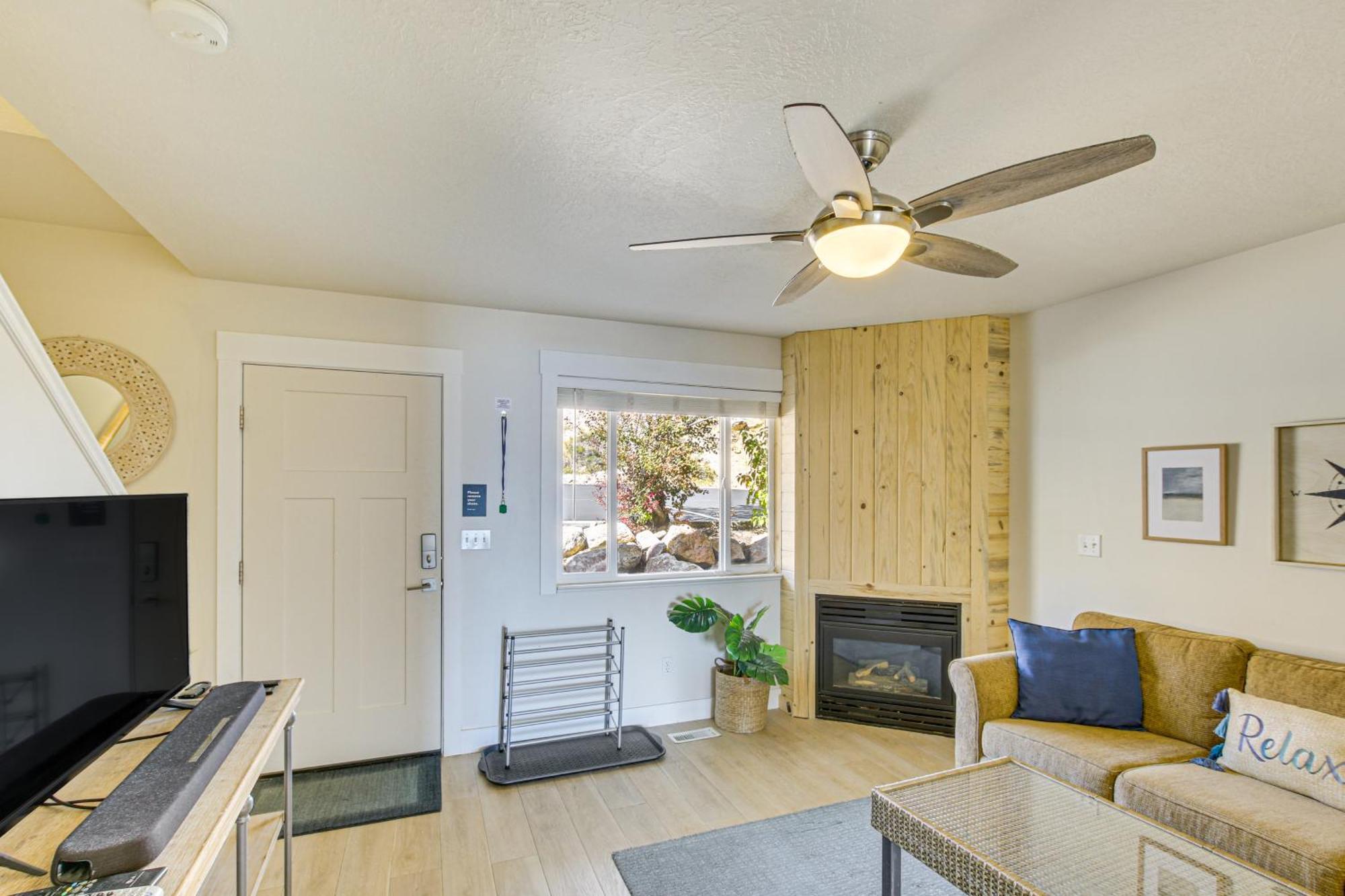 Spacious Garden City Townhome With Lake Views! Εξωτερικό φωτογραφία